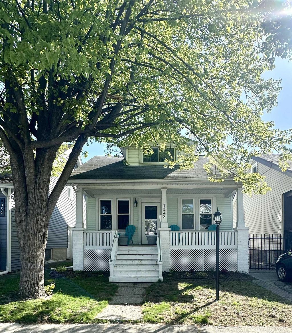 1348 Wayburn St, Grosse Pointe Park city