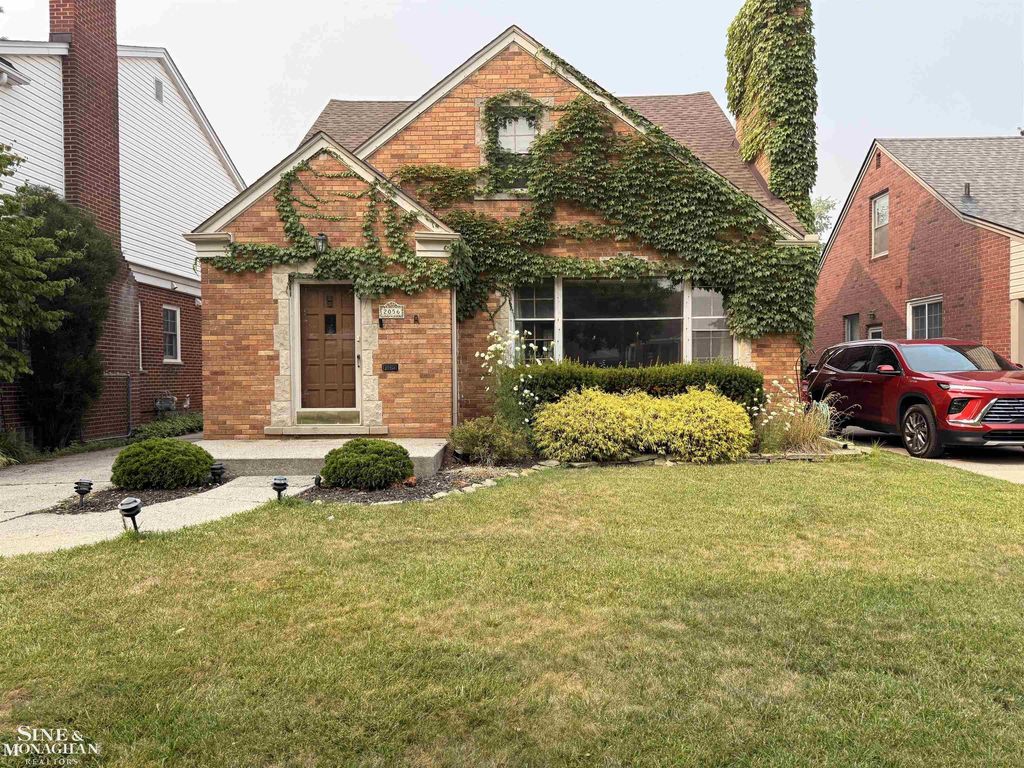 2056 Lennon Rd, Grosse Pointe Woods city