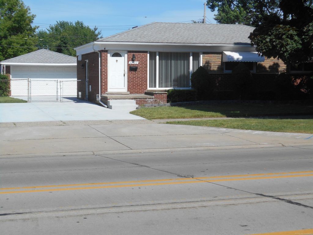 32022 Kelly Rd, Roseville city