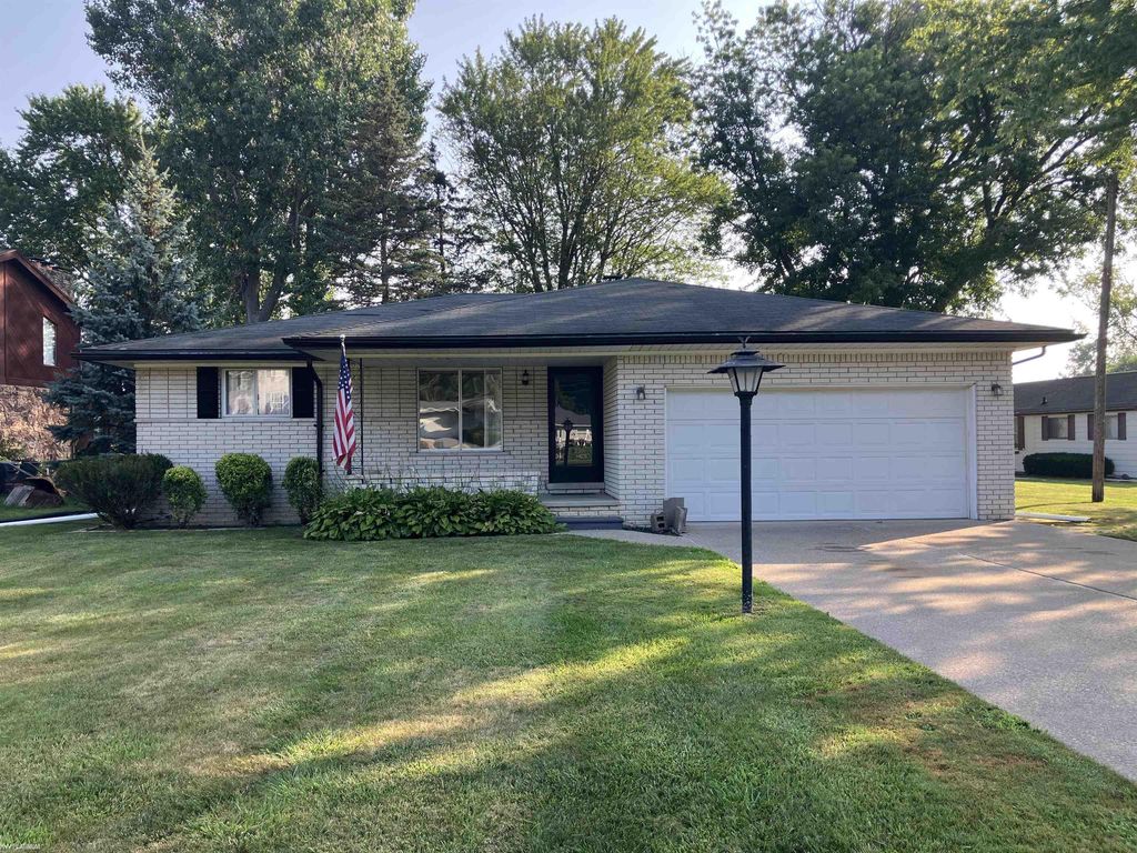 32845 Sutton Rd, Chesterfield township