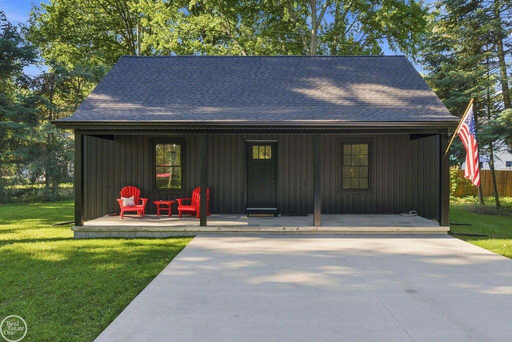 3117 Maplewood Dr, Fort Gratiot charter township
