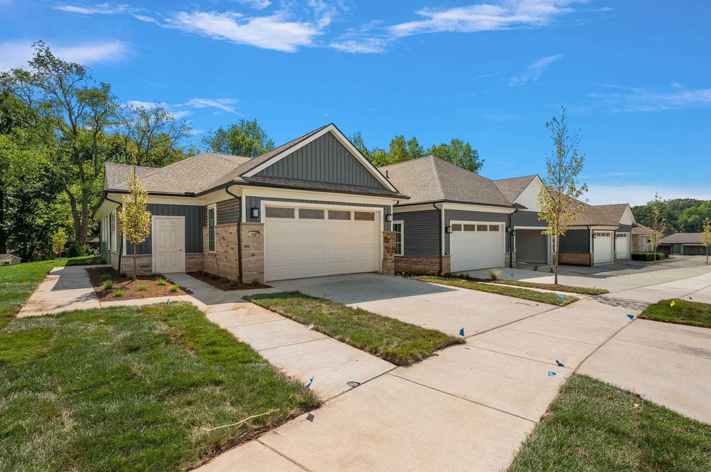 8512 West Valley Dr, White Lake