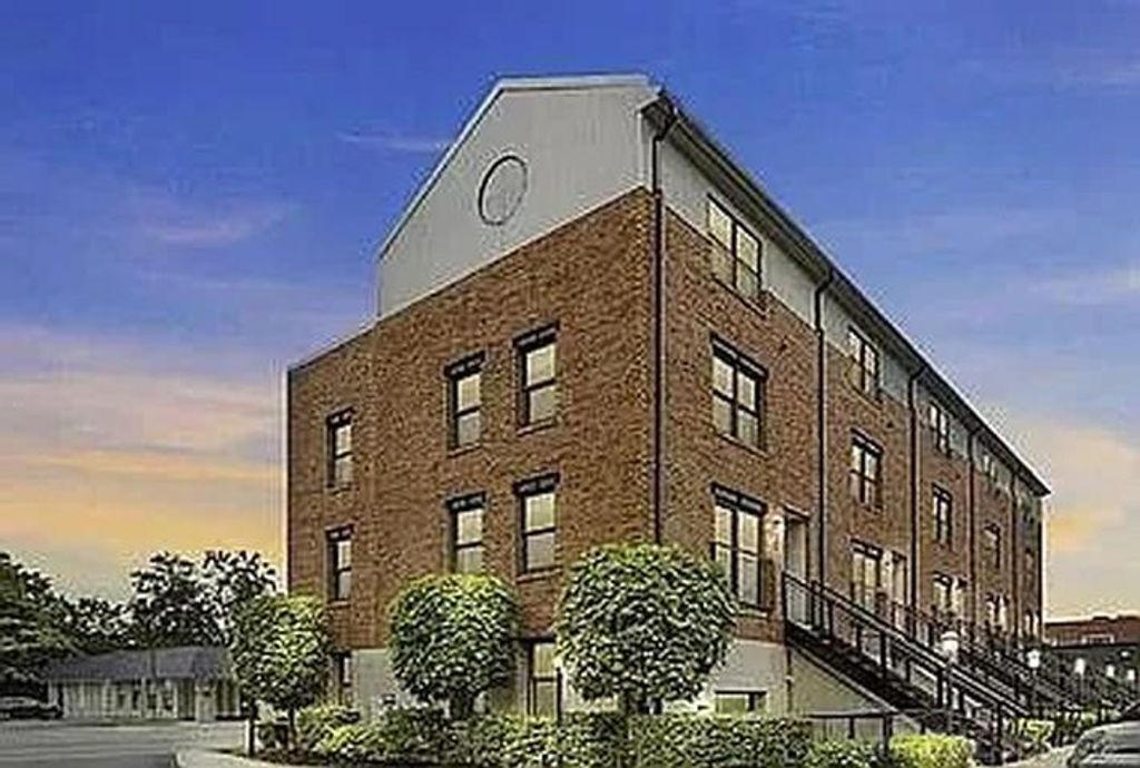 672 W 11 Mile, Royal Oak