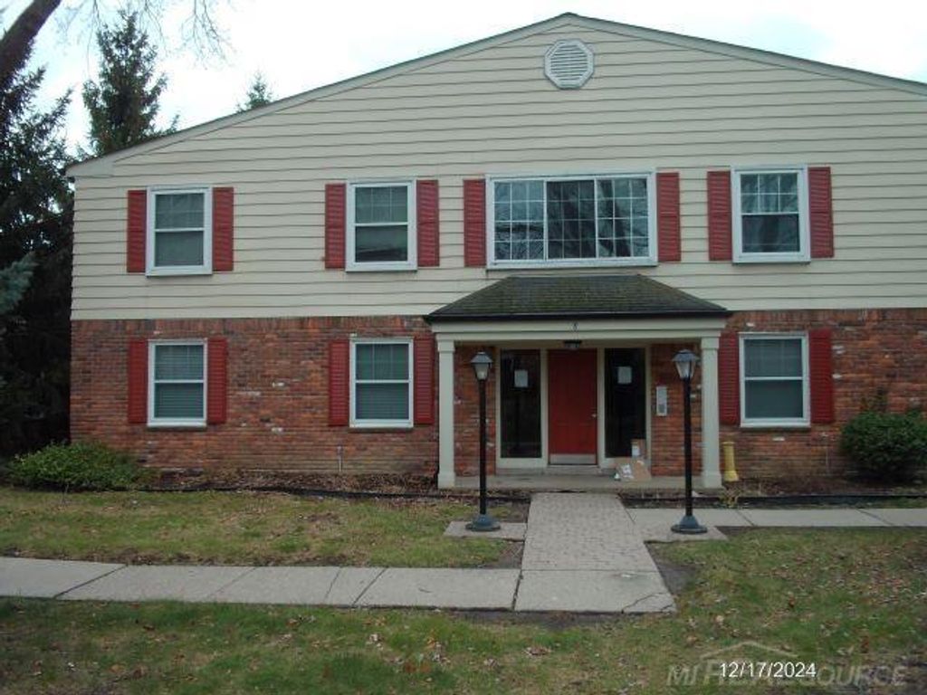 761 W Maple Rd, Clawson