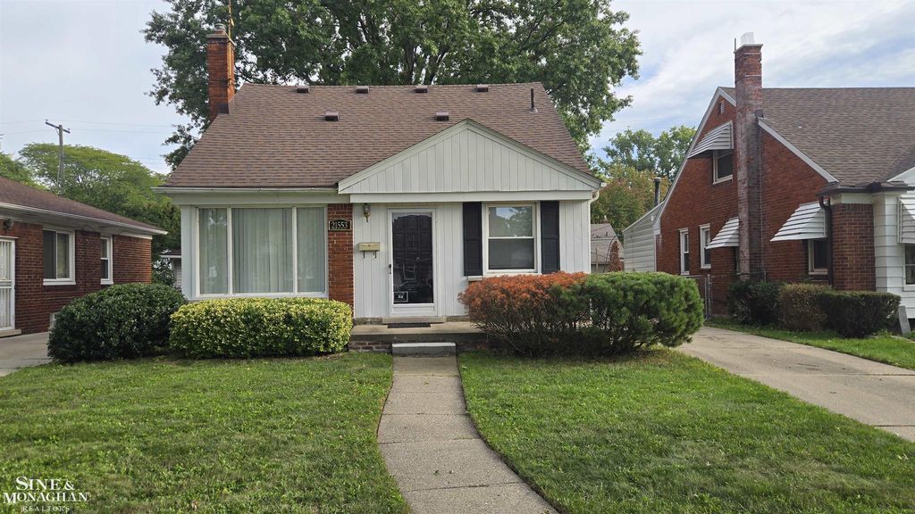 21553 Newcastle Rd, Harper Woods