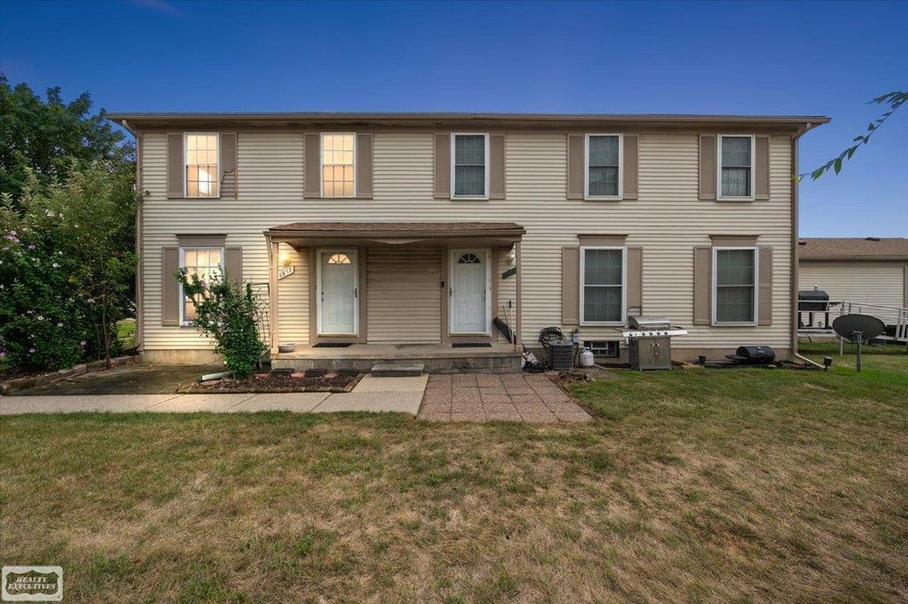 8857 Sunrise Dr, Sterling Heights