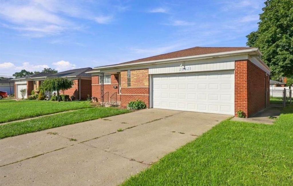 28633 Gilbert Dr, Warren