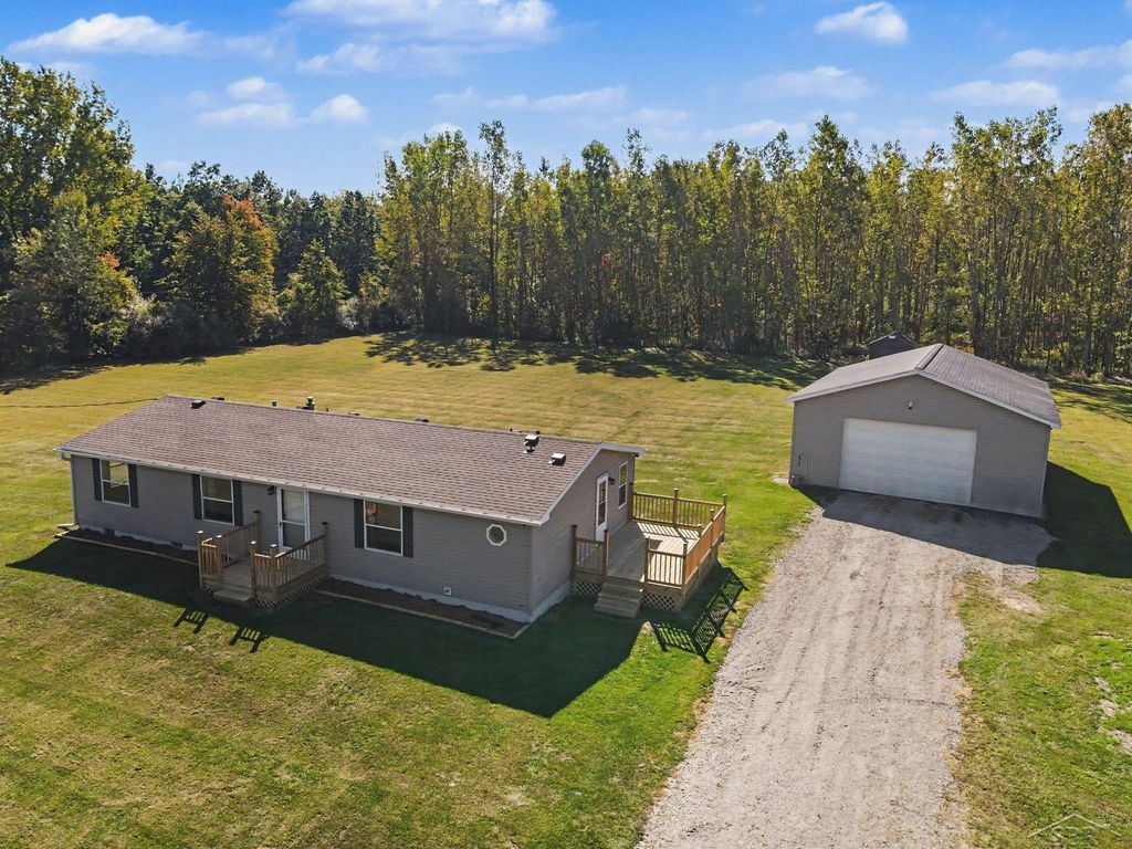 19233 Grabowski Rd, Saint Charles