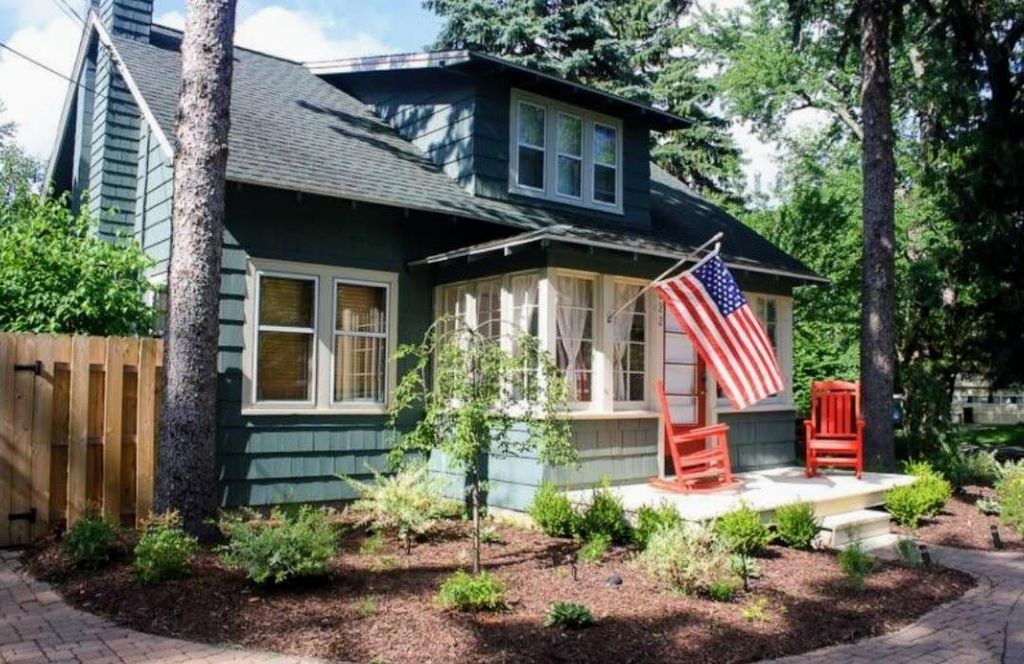 822 Allegan Street, Saugatuck