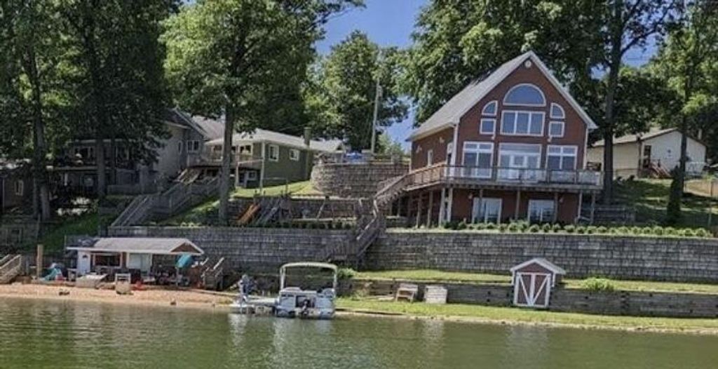 275 Saint Marys Lake Road, Pennfield charter township