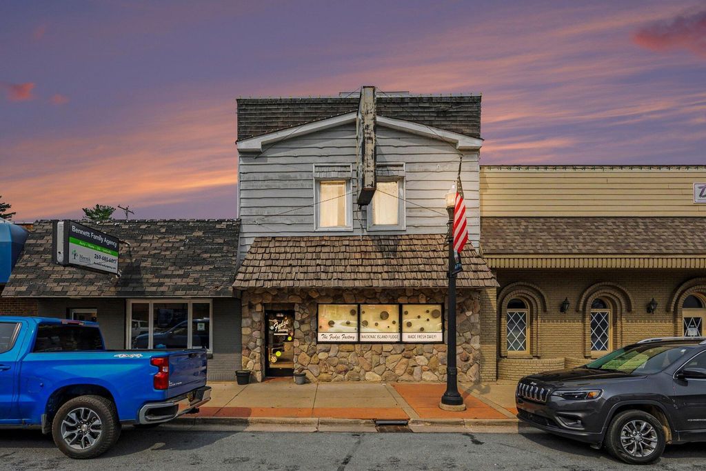 137 N Main Street, Plainwell city