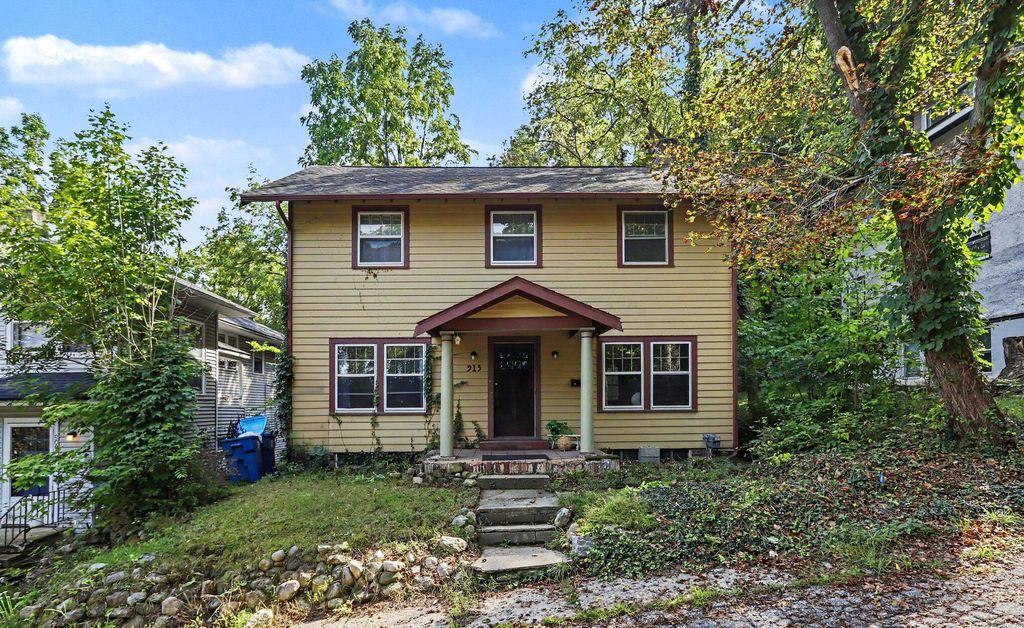915 Walwood Place, Kalamazoo