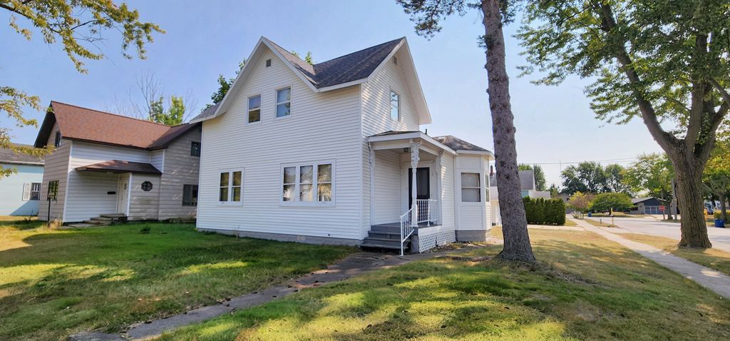 703 Hopkins Street, Manistee city