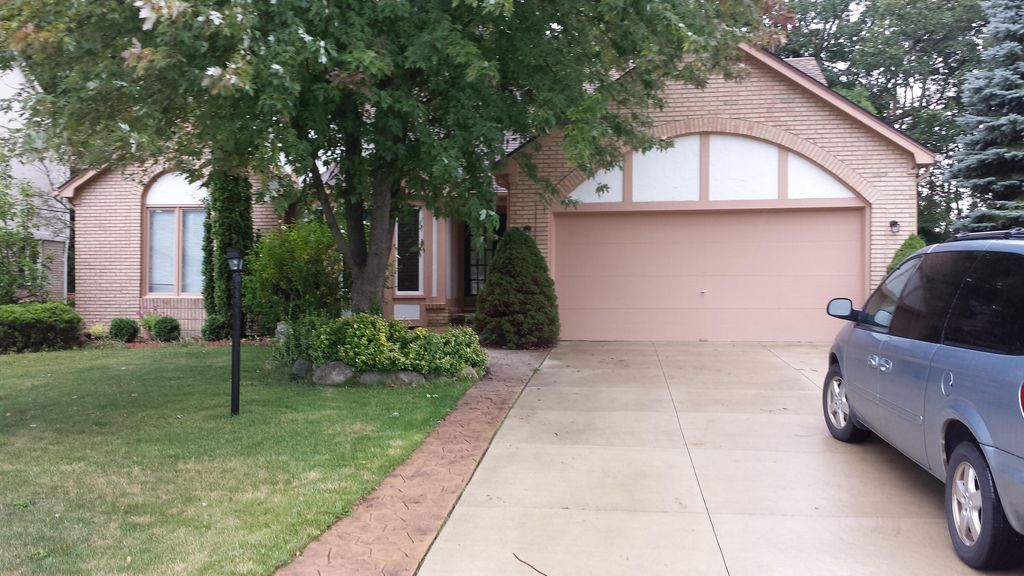 456 Essex Drive, Rochester Hills city