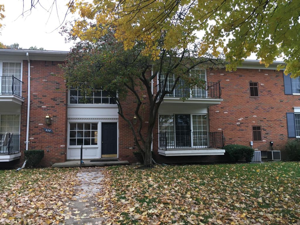 444 N Fox Hills Drive N Building: 17.00 Unit: 3, Bloomfield Hills