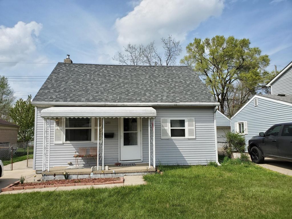 1251 E Kalama, Madison Heights city