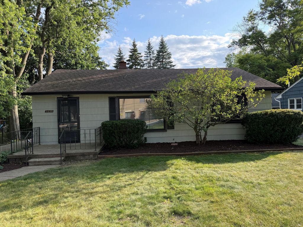 7425 Ann Arbor Street, Dexter city