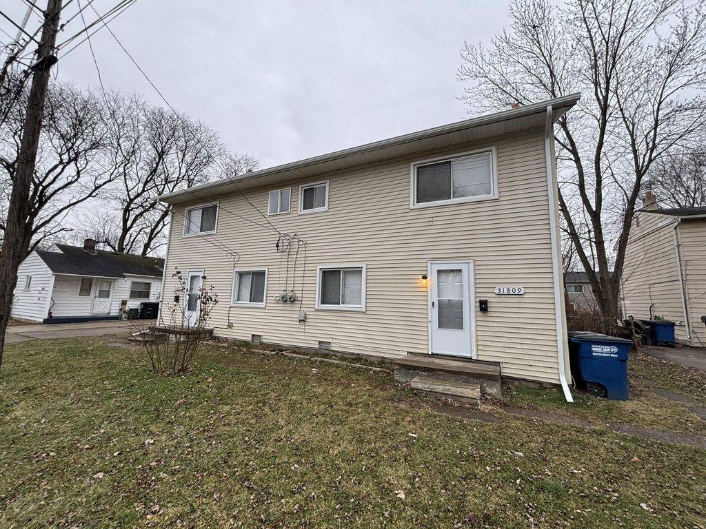 31807 Tuscola Court, Westland city