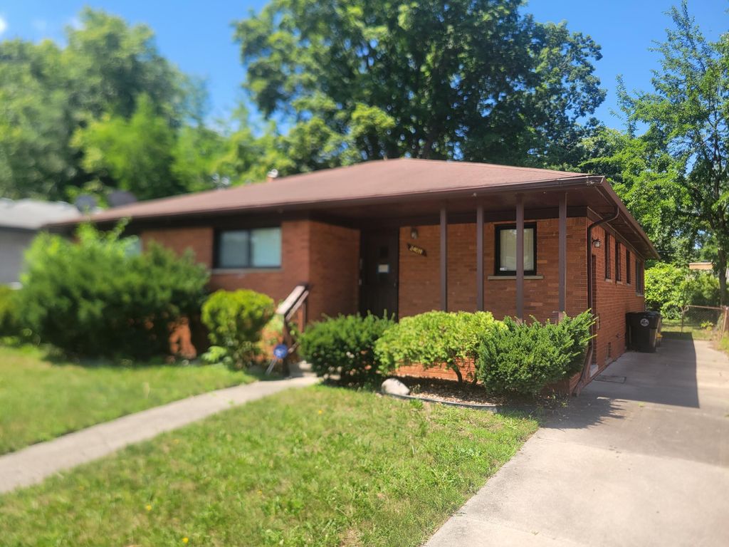 24011 Seneca Street, Oak Park city