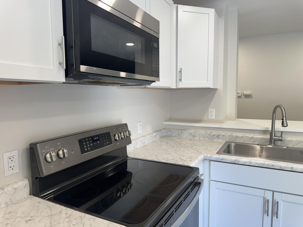 677 Dorset Avenue, Ypsilanti charter township