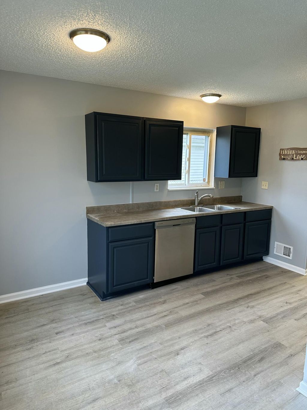 7060 Victory Avenue, Warren city