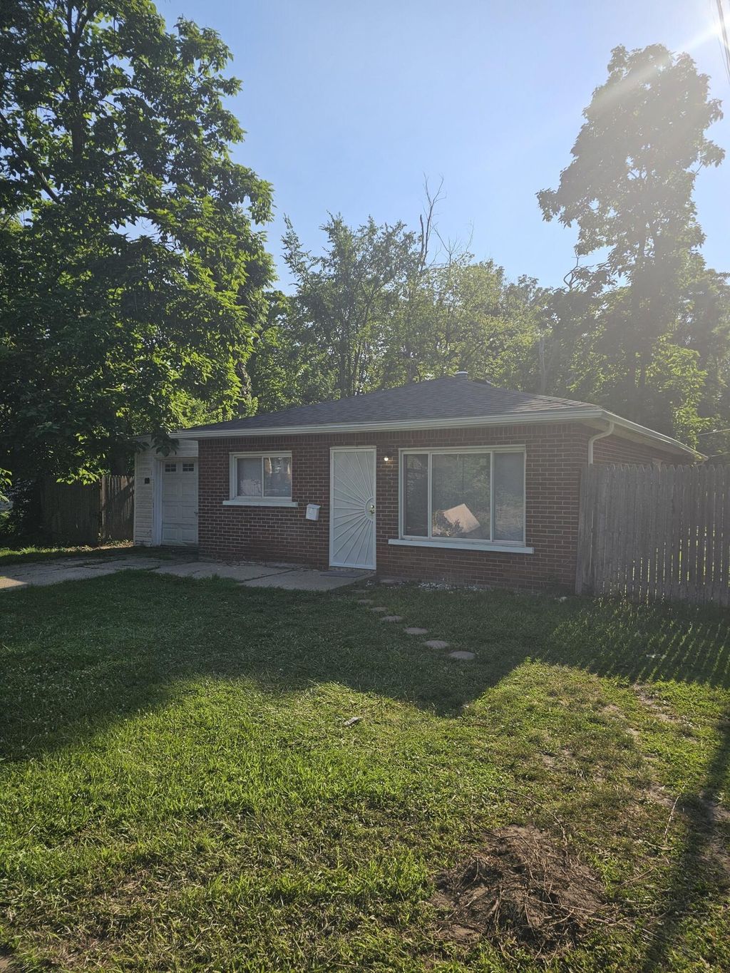 18331 Burgess, Detroit city