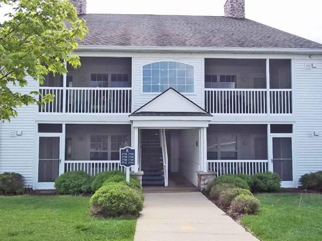 2736 S Knightsbridge Circle, Ann Arbor