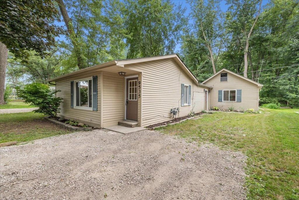 9535 Listeria Street, Commerce charter township