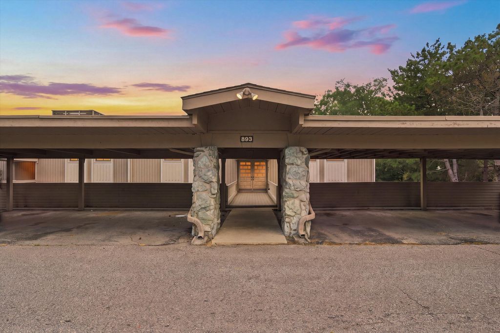 893 Cliffs Drive Unit: 107, Ypsilanti