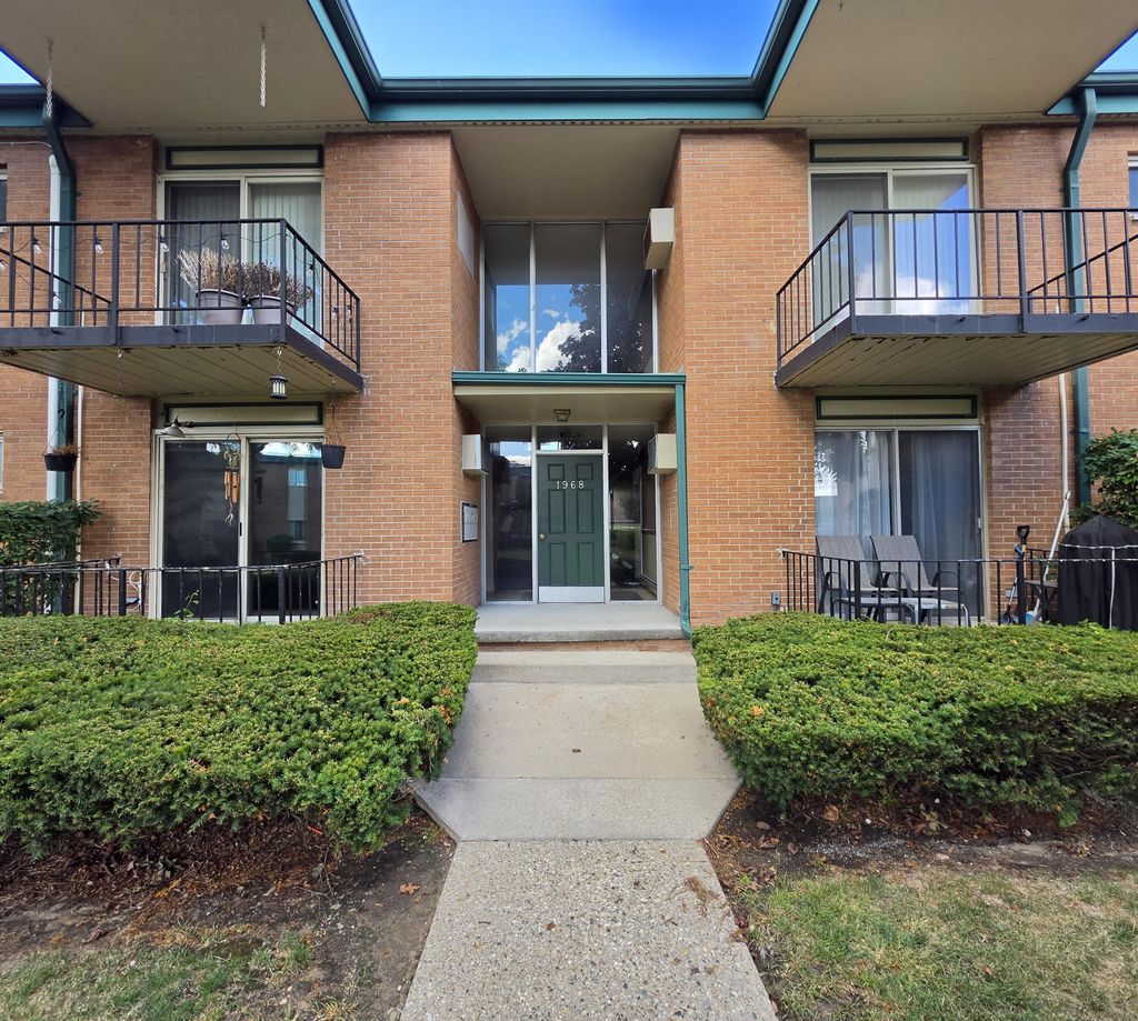 1968 Axtell Drive Unit: 1, Troy