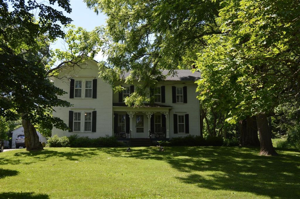 4561 N Lake Road, Columbia township