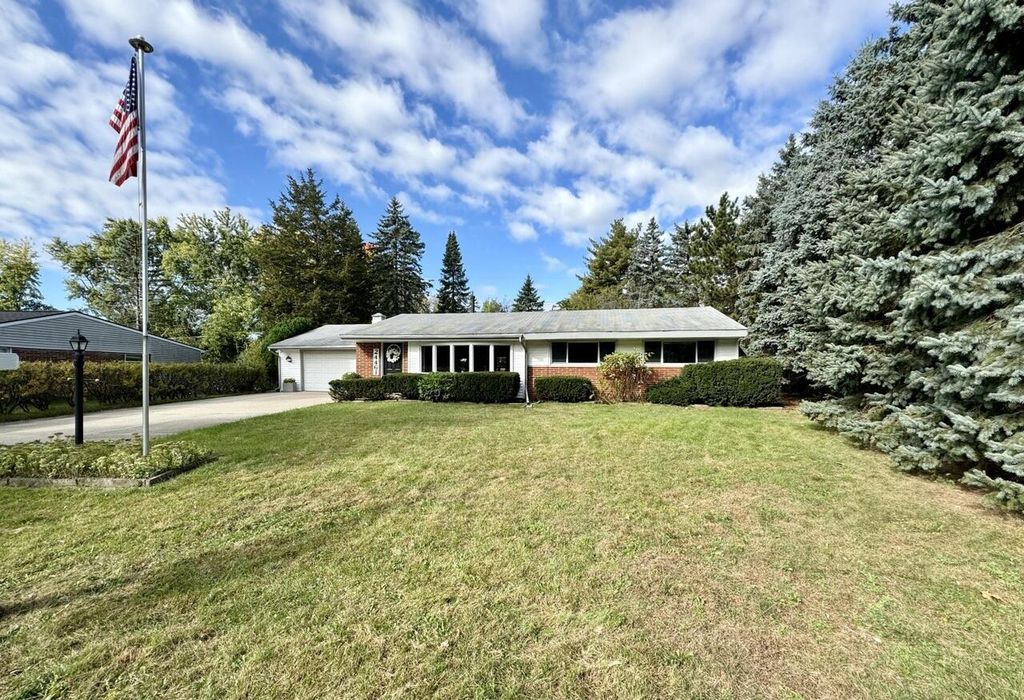 24461 Willow Lane, Novi city