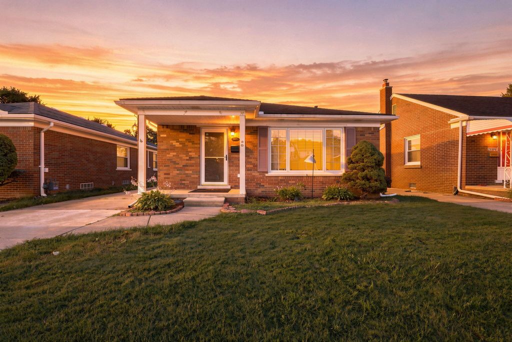 11386 Hemingway Street, Redford charter township