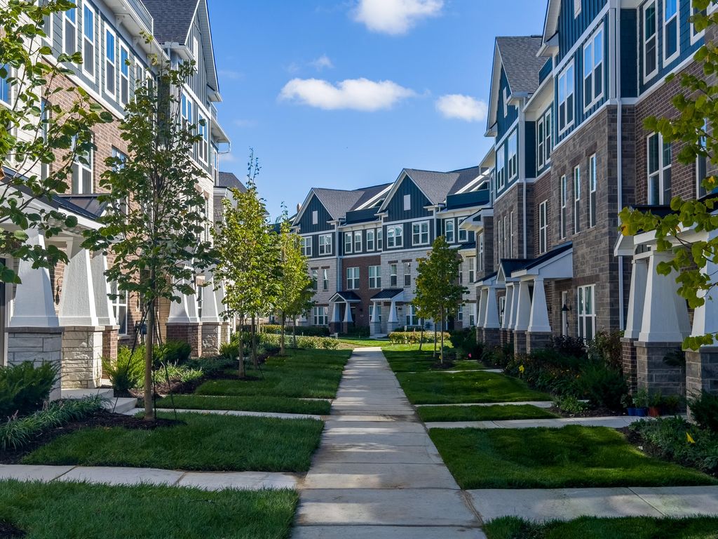 25552 Tolstoy Trail, Novi