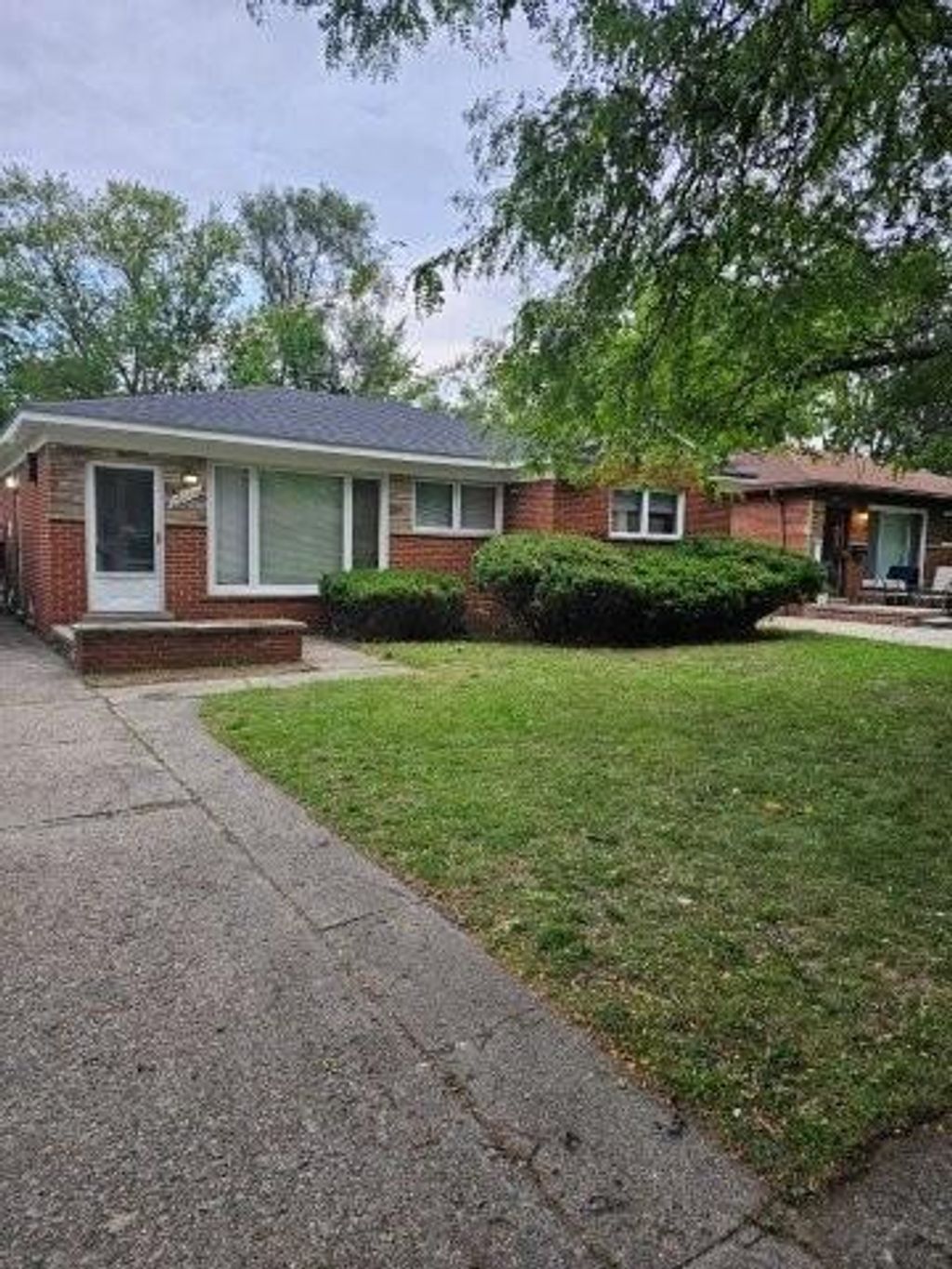 20260 Greenview, Detroit