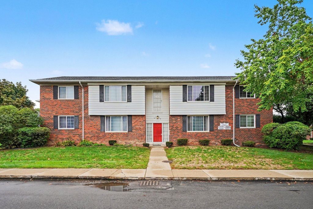 25325 Shiawassee Circle Unit: 204, Southfield