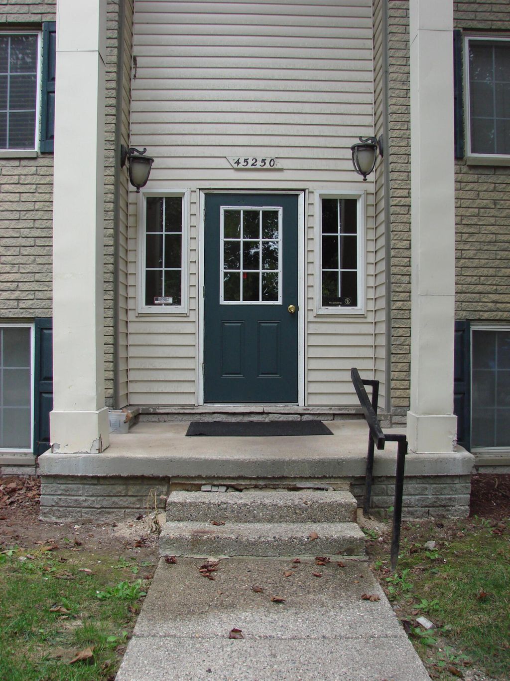 45250 Keding Street Unit: 303, Utica