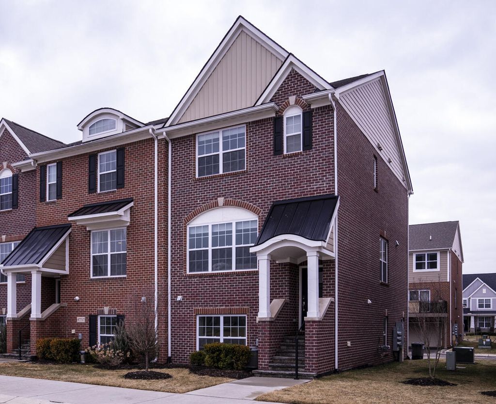 47721 Hillcrest Drive Unit: 71, Northville
