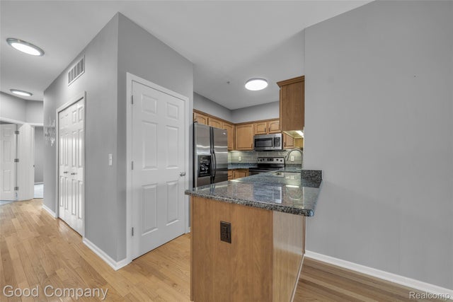 41606 Hamlet Lane, Novi city