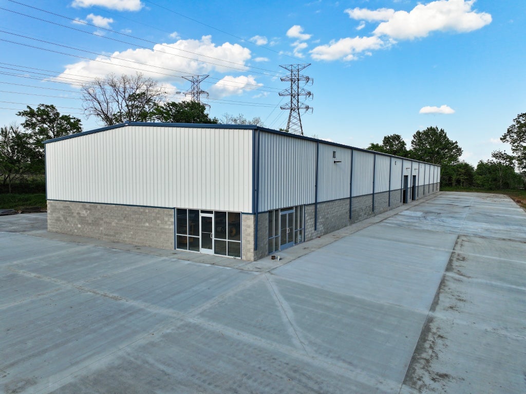 1070b Progress Dr, Clarksville