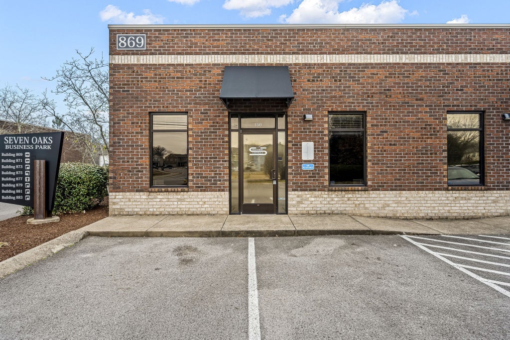 869 Seven Oaks Blvd, Smyrna