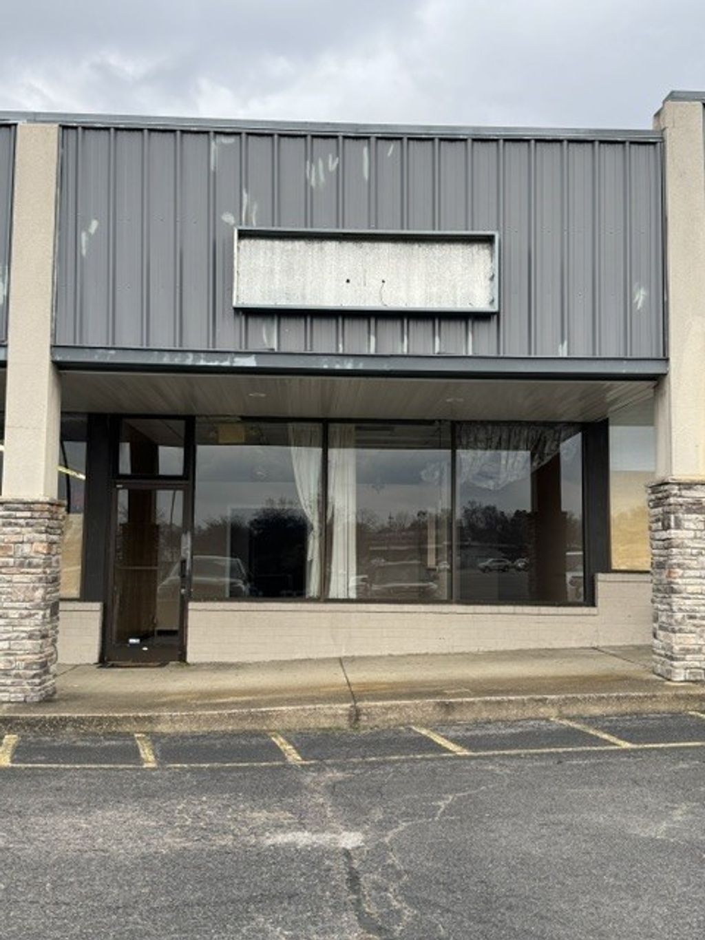5835 Charlotte Pike, Nashville