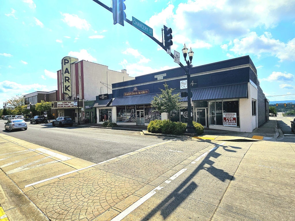 121 W Main St W, McMinnville