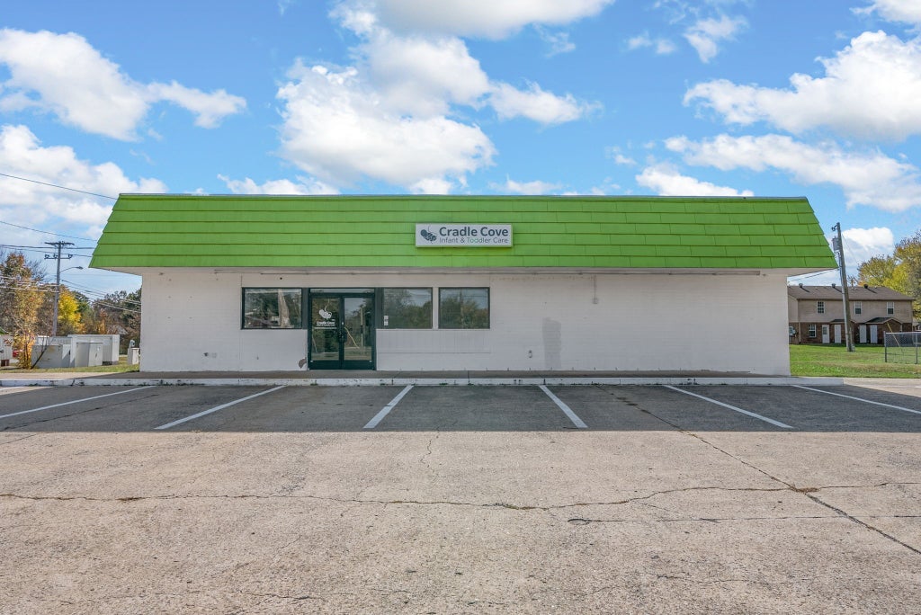 560 Dover Rd, Clarksville