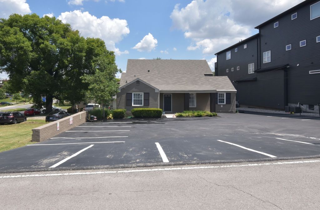 2702 Greystone Rd, Nashville