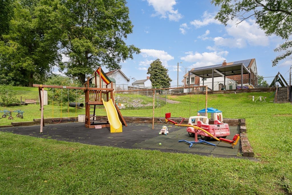 2003 Lebanon Pike, Nashville