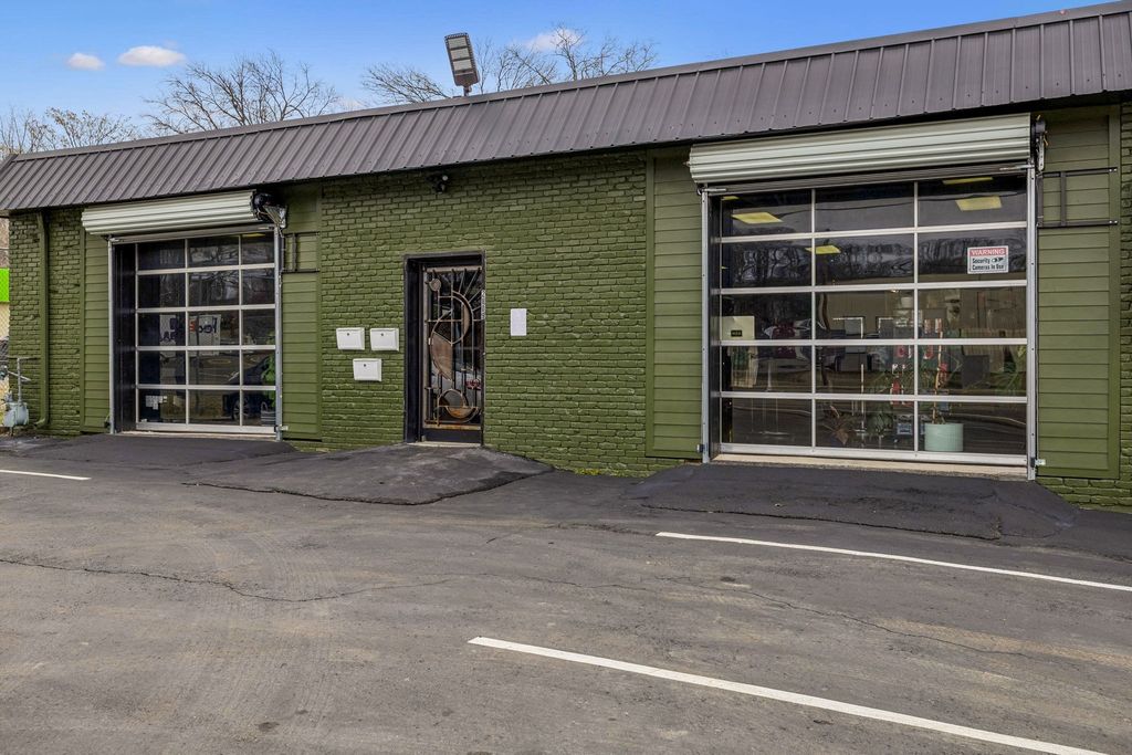 2809 Dickerson Pike, Nashville