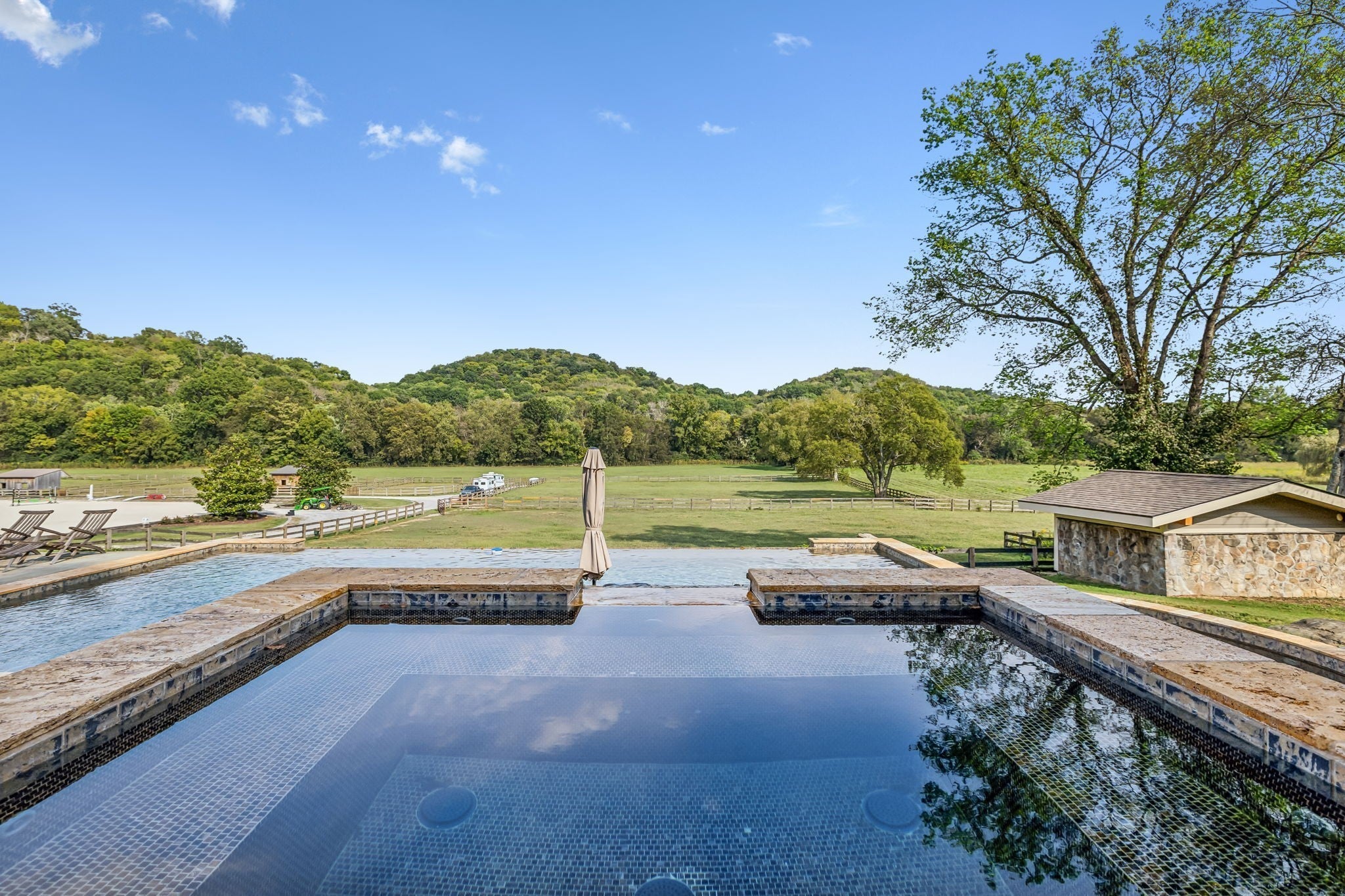 Photo of Listing #3001042