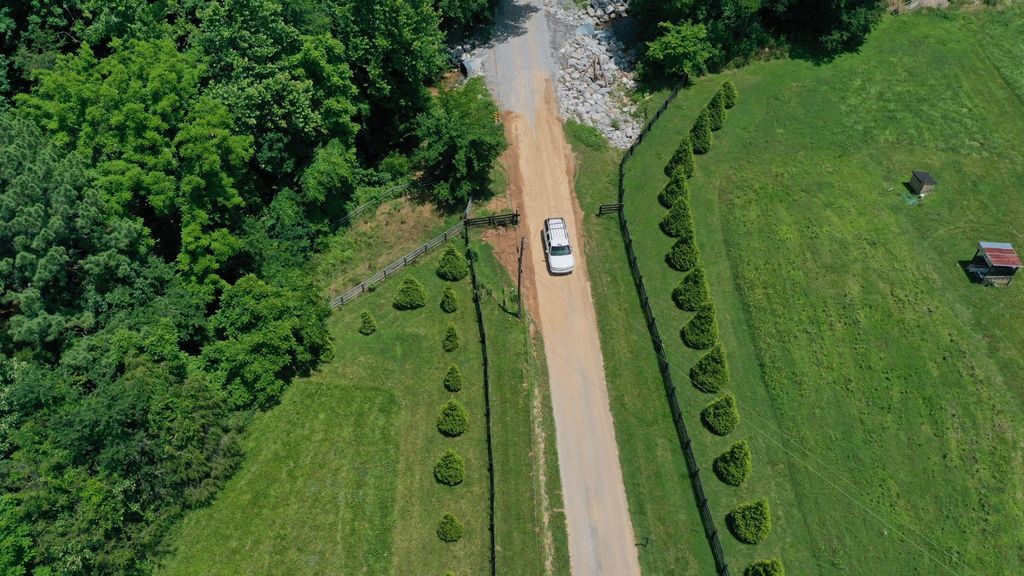 1092 Shoulder Strap Branch Rd, Vanleer