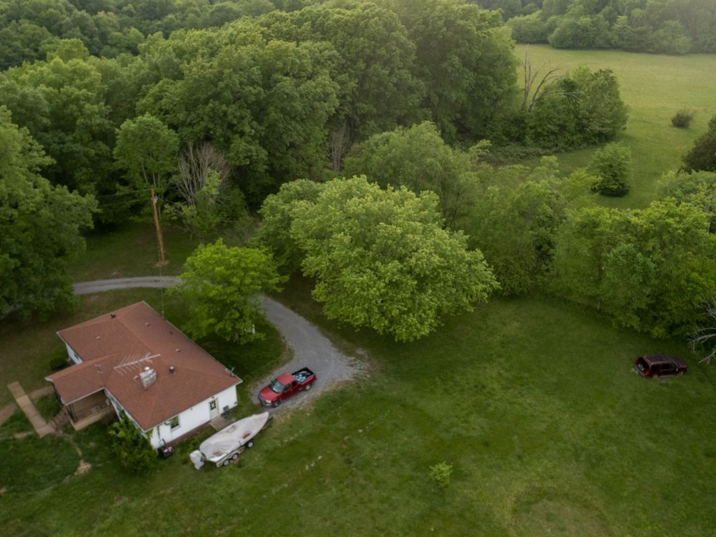 775 Railroad Rd, Wartrace